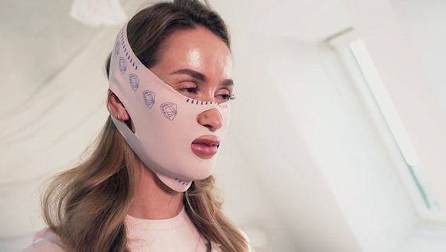 Influencer and Intimissimi beauty Tatjana Kreuzmayr shows off her unusual beauty routine. (Bild: Glomex)