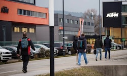 Der Weg der Mitarbeiter in die Arbeit: Was eigentlich normal sein sollte, war bei KTM Montagfrüh ...