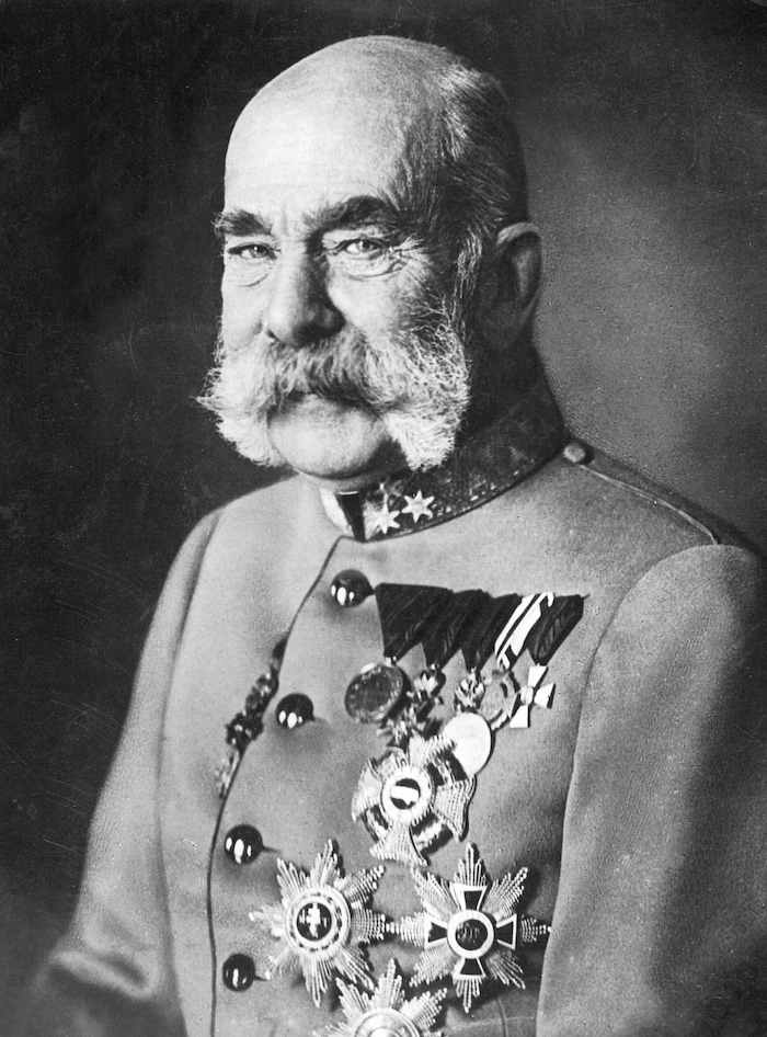 Der alte Kaiser wusste, wie man das politische Gleichgewicht austariert.