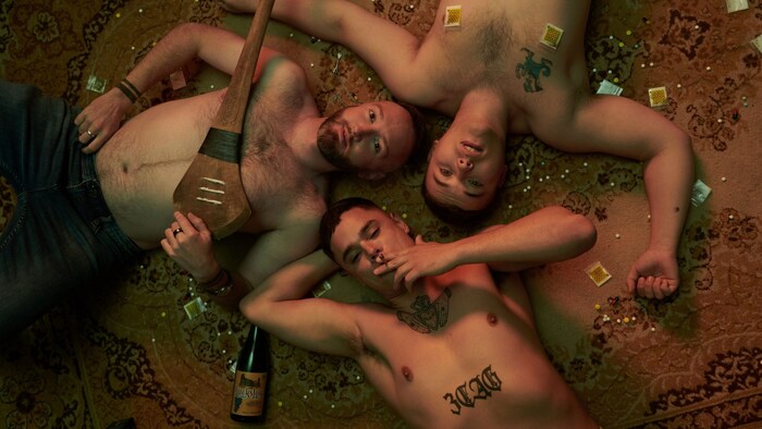 Das Trio Kneecap spielt sich im gleichnamigen Kinofilm selbst und entführt auf eine wilde Reise ...