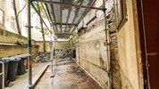 Innenhof: Das Gründerzeithaus in der Harmoniegasse 10 verwahrlost immer mehr.