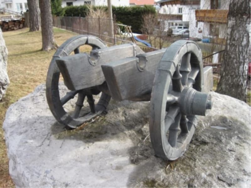 Who can provide information about the missing cannon barrel? (Bild: Polizei)