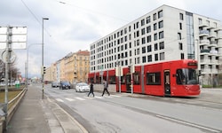 Die Gleisanlagen und der Straßenunterbau müssen erneuert werden, Baustart ist in Kürze geplant. 