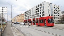 Die Gleisanlagen und der Straßenunterbau müssen erneuert werden, Baustart ist in Kürze geplant. 