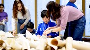 Neue Schau „Papier, Stein, Schere“ lockt den Nachwuchs ins Kinderkunstlabor in St. Pölten.
