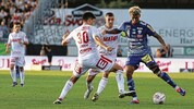 Erstmals kreuzen mit Hartberg (r. Omoregie gegen Jovicic und Perchtold) und dem GAK zwei ...
