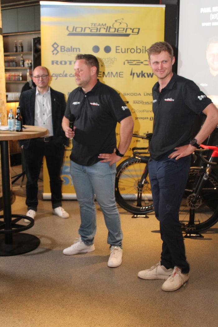 Teamchef Thomas Kofler mit Sportdirektor Paul Renger und dessen rechter Hand Moran Vermeulen (v. ...