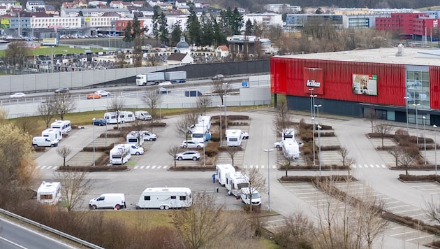 Die Durchreisenden wollen bis Sonntag wieder abreisen. (Bild: Horst Einöder/Flashpictures)