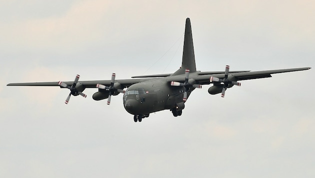 A Hercules aircraft from the Austrian Armed Forces is used to fly seriously injured people to Graz and Vienna (symbolic image). (Bild: P. Huber)