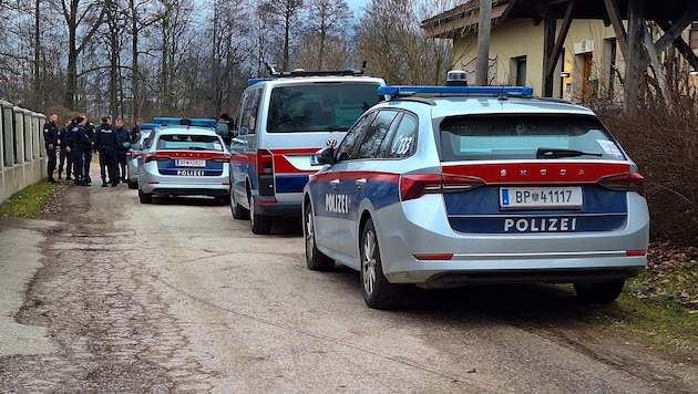 Mehrere Streifen waren in Kirchdorf/Krems im Einsatz, um die Streithähne zu trennen (Bild: Matthias Lauber/laumat.at)