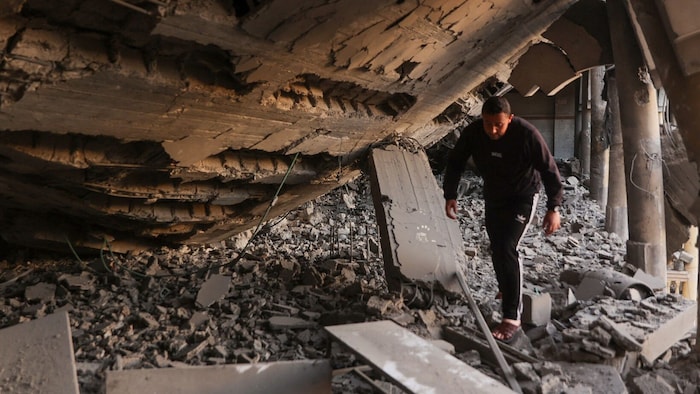 Laut Augenzeuginnen und Augenzeugen wurden Ziele im Zentrum des Gazastreifens, in Khan Younis ...