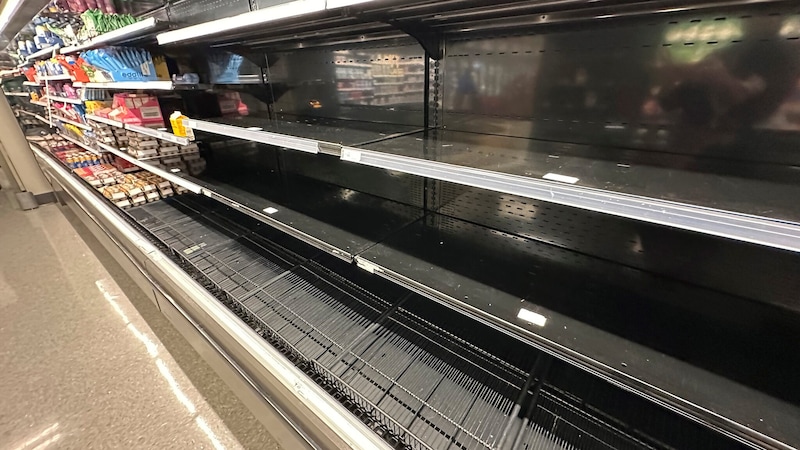 Empty egg shelves in US supermarkets (Bild: AP/David Zalubowski)