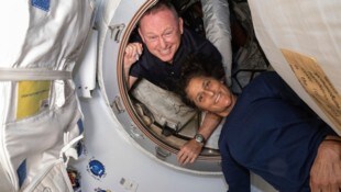 Suni Williams und Barry Wilmore sitzen seit mehr als neun Monaten auf der ISS fest. (Bild: AP/AP ( via APA) Austria Presse Agentur)