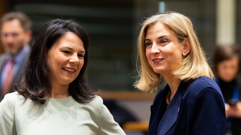 From left: Germany's Foreign Minister Annalena Baerbock and Beate Meinl-Reisinger (Bild: APA/MICHAEL GRUBER)