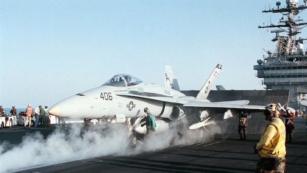 Ein US-Flugzeugträger (Bild: AP/BRIAN FLESKE)