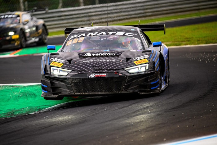 Der Ex-Audi-Werkspilot fährt weiterhin mit einem Audi R8. 
