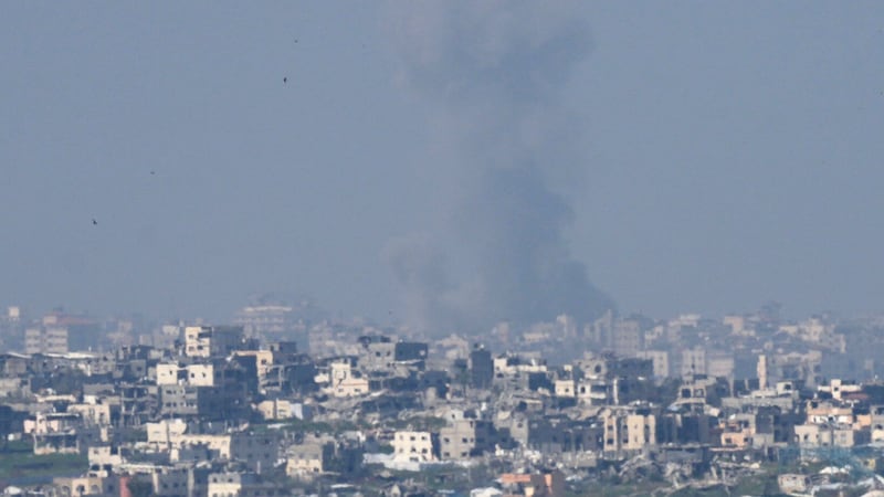 More than 330 people have been killed in the latest Israeli airstrikes in the Gaza Strip. (Bild: AP/Ohad Zwigenberg)