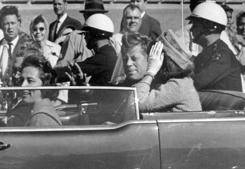 Eine der letzten Aufnahmen vom JFK vor dem Attentat (Bild: AP/Jim Altgens)