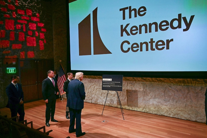 Präsident Donald Trump während seines Besuchs im Kennedy Center (Bild: AP/AP ( via APA) Austria Presse Agentur)