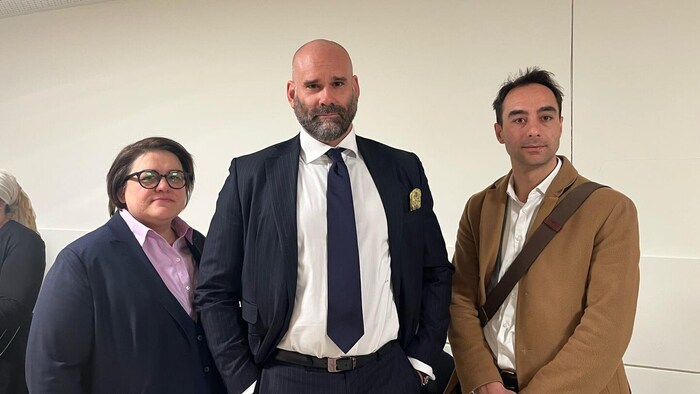 Die Anwältin Daniela Leitner, Klaus Ainedter und David Jodlbauer (v. li. n. re.) verteidigen.