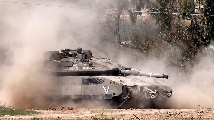 Ein israelischer Merkava-Panzer an der Grenze zum Gazastreifen