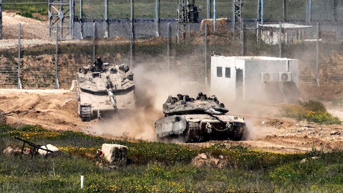 Israelische Merkava-Panzer an der Grenze zum Gazastreifen