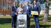20 Jahre NÖ-Card: Reinhard Karl (Raiffeisenlandesbank NÖ-Wien), Landeshauptfrau Johanna ...