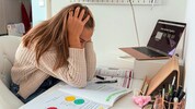 Zehn Prozent der Kinder und Jugendlichen fühlen sich derzeit stark belastet. Während gerade 2021 ...
