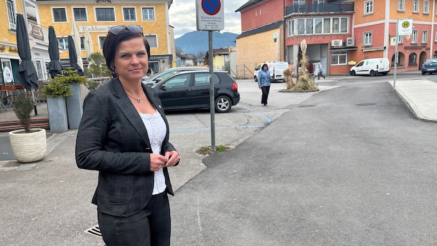 Bürgermeisterin Tanja Kreer freut sich auf die Sanierung des Marktplatzes. Daneben entsteht ein Gehörlosenzentrum. (Bild: Roittner Felix)