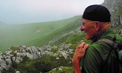 Bodo Hell hat 45 Jahre lang über den Sommer als Rinderhirte im steirischen Dachsteingebirge ...