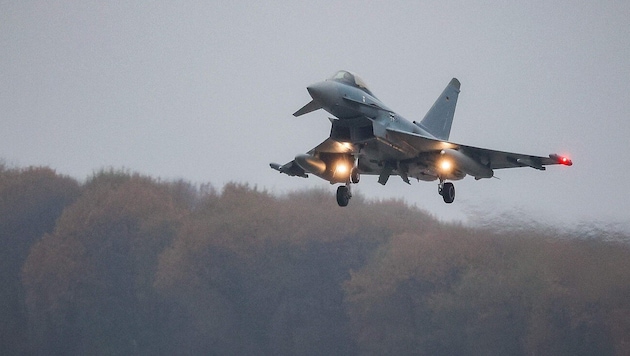 Marode Eurofighter gehören wohl der Vergangenheit an ... (Bild: AFP/RONNY HARTMANN)