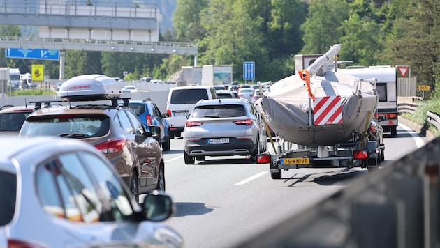 Spätestens in den nahenden Osterferien machen sich die Österreicher wieder mit dem Auto auf den Weg ins benachbarte Ausland.  (Bild: Birbaumer Christof)