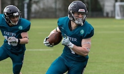 Benjamin Hellett (re.) ist der neue Defensive Back der Salzburg Ducks.
