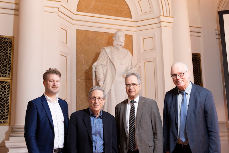 Eric Maskin mit Georg Schneider, Peter Riedler und Richard Sturn (v.l.) von der Uni Graz. (Bild: helmut_lunghammer/Uni Graz)