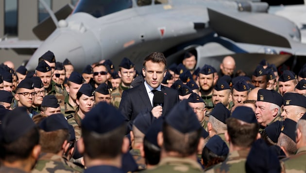 Macron auf dem Luftwaffenstützpunkt Luxeuil (Bild: AP/Ludovic Marin)