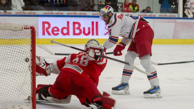 Kapitän Tom Raffl machte mit seinem Tor den Triplepack binnen vier Minuten perfekt. (Bild: Tröster Andreas)