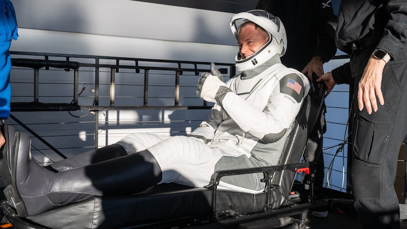 Nick Hague holte die beiden gestrandeten Astronauten gemeinsam mit seinem Kollegen ... (Bild: EPA/NASA/Keegan Barber HANDOUT)