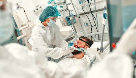 Das Risiko weitere gesundheitliche Probleme zu entwickeln, ist für ehemals schwer erkrankte Covid-Patienten deutlich erhöht (Symbolbild).  (Bild: Valerii Apetroaiei - stock.adobe)