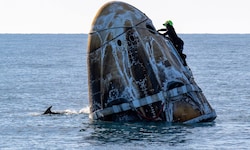 „Willkommen daheim“, hieß es aus dem Kontrollzentrum, nachdem die „Crew Dragon“-Raumkapsel des ...