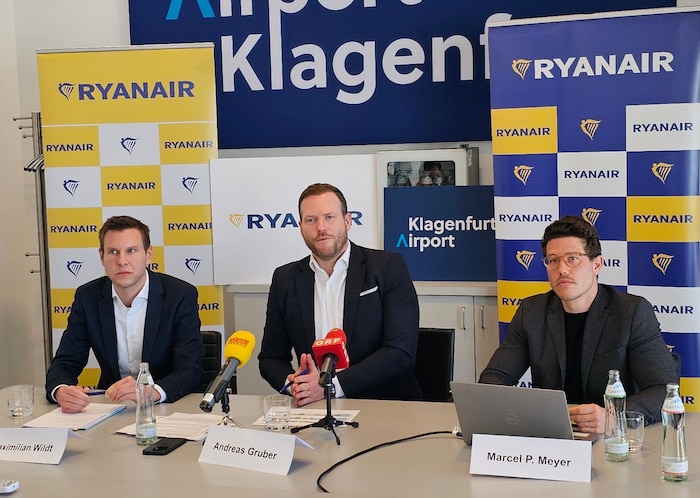 Ryanair-Geschäftsführer Andreas Gruber (M) präsentierte tolle Zahlen.