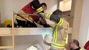 In Ried im Innkreis befreite die Feuerwehr einen eingeklemmten Schüler aus dem Bett