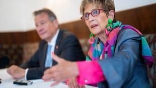 Seniorenrats-Präsident Peter Kostelka und Präsidentin Ingrid Korosec wollen jetzt gegen die Pläne im Regierungsprogramm kämpfen. (Bild: APA/GEORG HOCHMUTH)