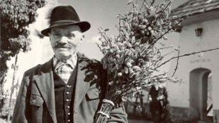 Stolz mit Palmbuschen am Zammelsberg im Jahr 1961.