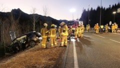 Kurz nach 5 Uhr ereignete sich der schreckliche Unfall. Ein Großaufgebot von Einsatzkräften war vor Ort. (Bild: ZOOM Tirol)