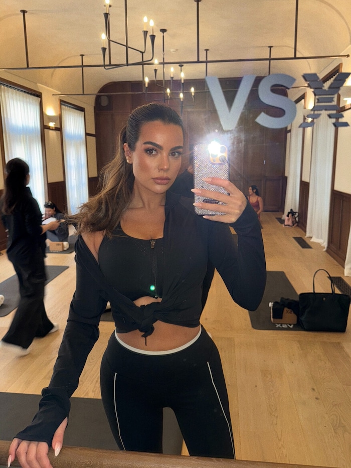 Auch eine Yoga-Klasse von Victoria´s Secret gabs für die eingeladenen Models und Influencer.