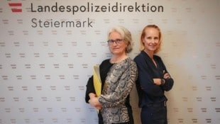 Tanja Mannsbart und Jasmine Schober vom LKA Steiermark (Bild: LPD Steiermark)