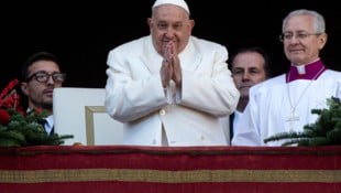 Wird entlassen, soll aber noch Ruhe geben: Papst Franziskus (Bild: EPA/ANGELO CARCONI)