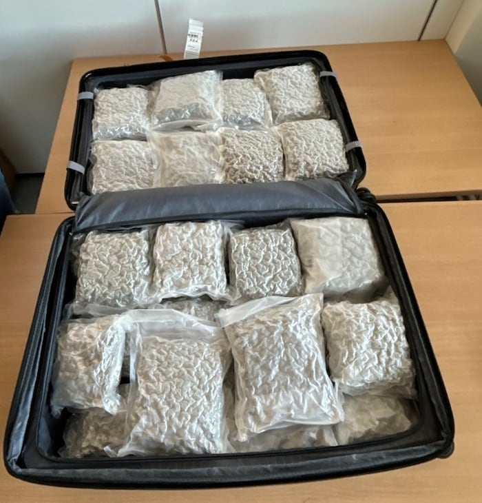 Insgesamt 20 Kilo hatte eine Frau im März von Asien bis nach Europa geschmuggelt. 