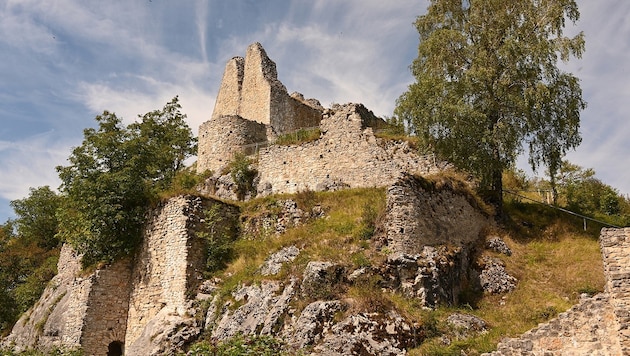 Burgruine Rabenstein im Lavanttal ist heute ein beliebtes Ausflugsziel – nicht zuletzt wegen eines Kletterfelsens. (Bild: R. Jernej)