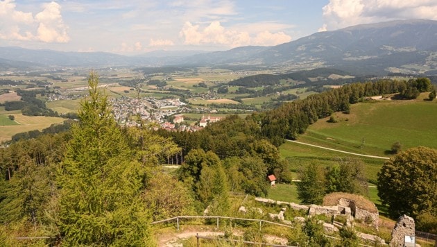 Blick ins Lavanttal von der Burgruine Rabenstein. (Bild: R. Jernej)